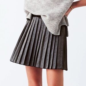 Madewell - Metallic Shimmer Pleated Mini Skirt Size 8 Silver/Dark Gray
